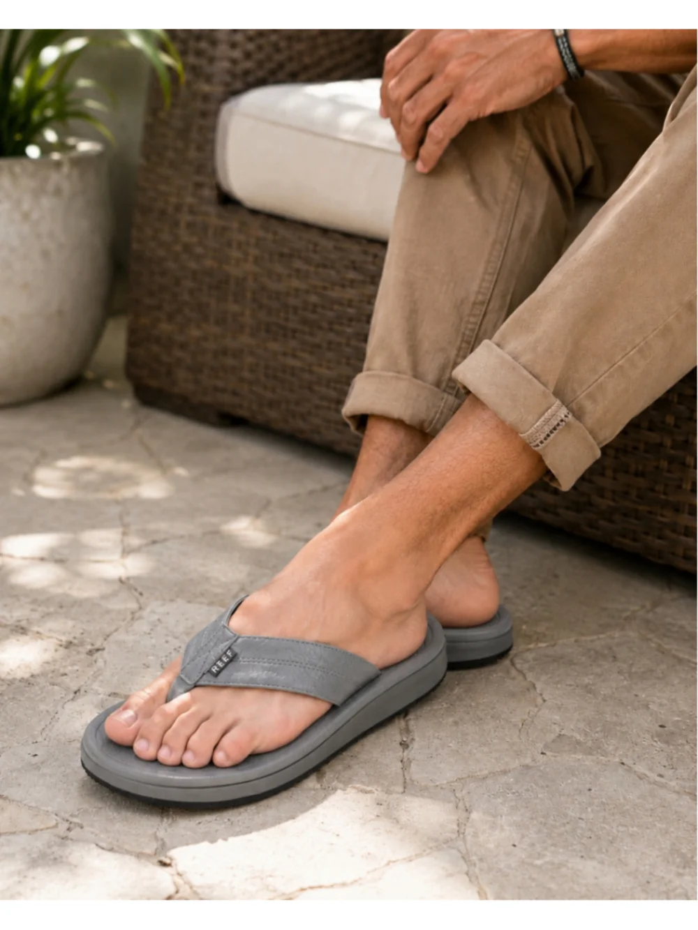 Reef Cushion Phantom Leather Flip Flops Black Men’s Size 11 Comfort Sandals
